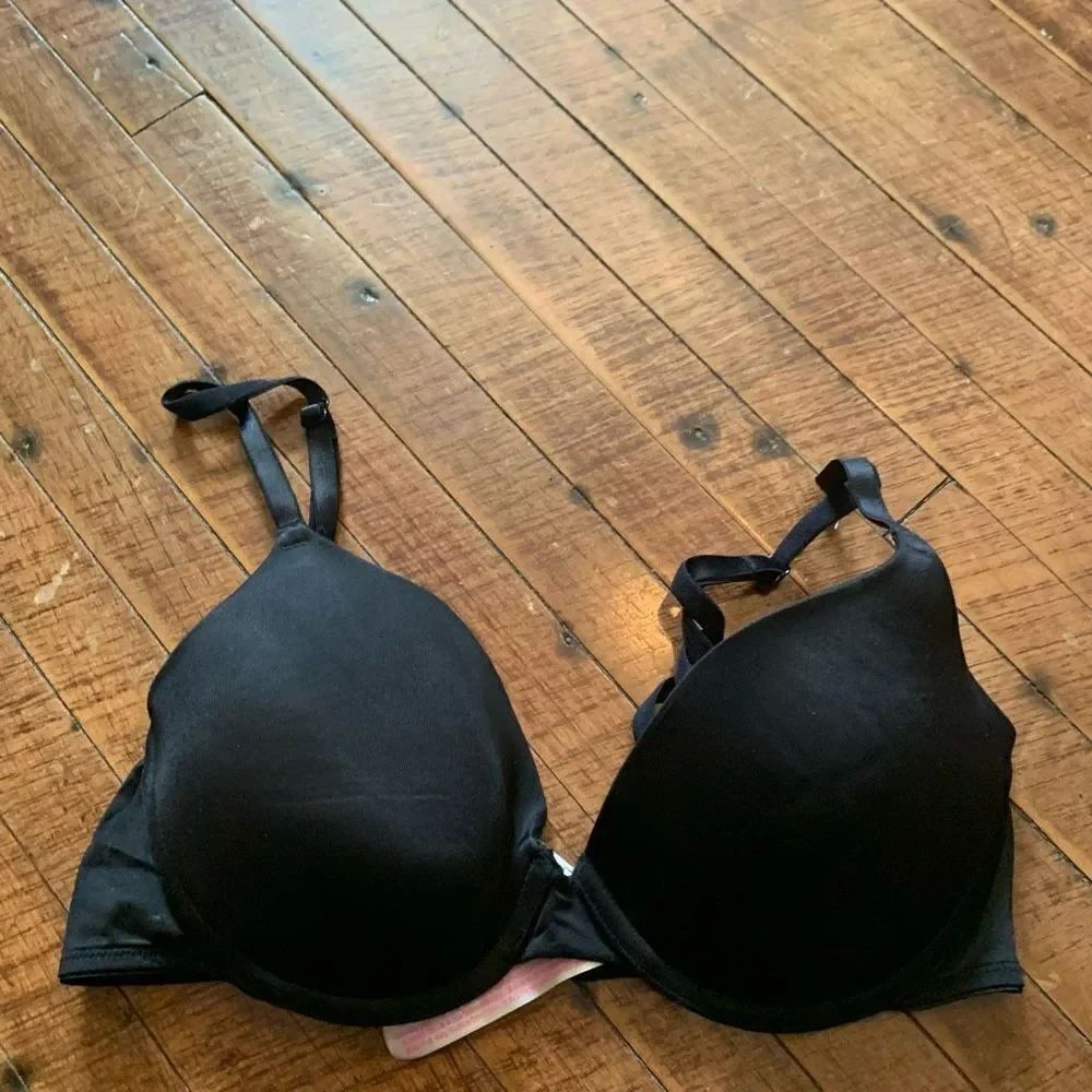 Victoria’s Secret black wear everywhere t-shirt 34C bra